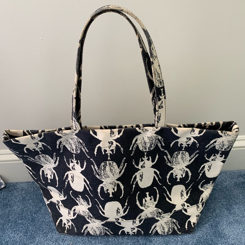 India Hicks Eleuthera Tote in Navy Beetle